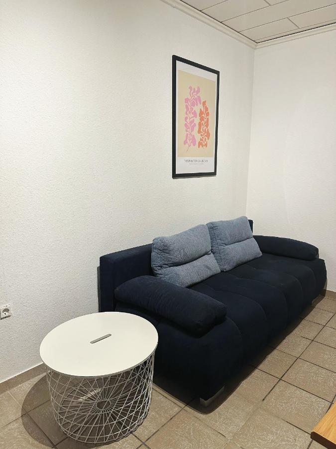 Zimmer In Reihenhaus Mit Terrasse ดุยส์บูร์ก ภายนอก รูปภาพ