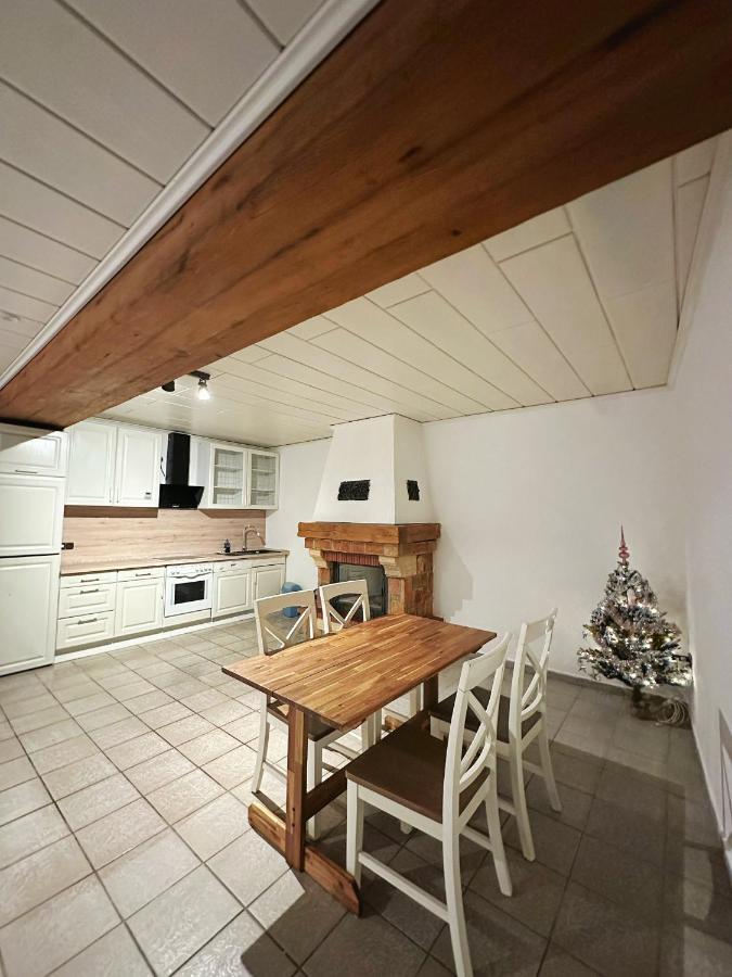 Zimmer In Reihenhaus Mit Terrasse ดุยส์บูร์ก ภายนอก รูปภาพ