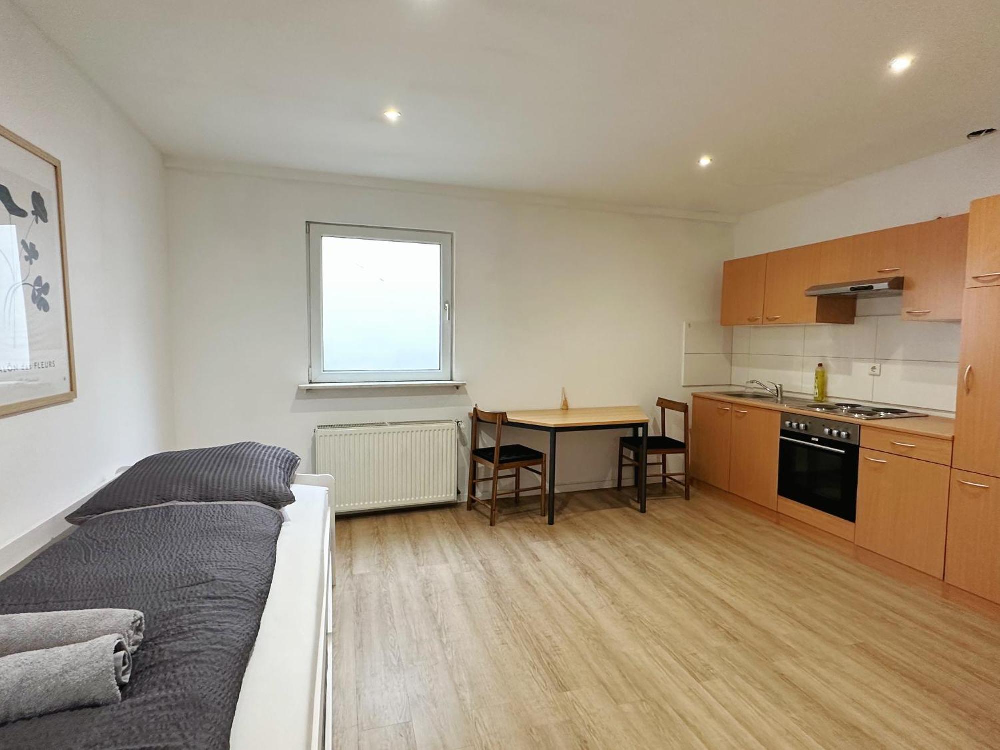 Zimmer In Reihenhaus Mit Terrasse ดุยส์บูร์ก ภายนอก รูปภาพ