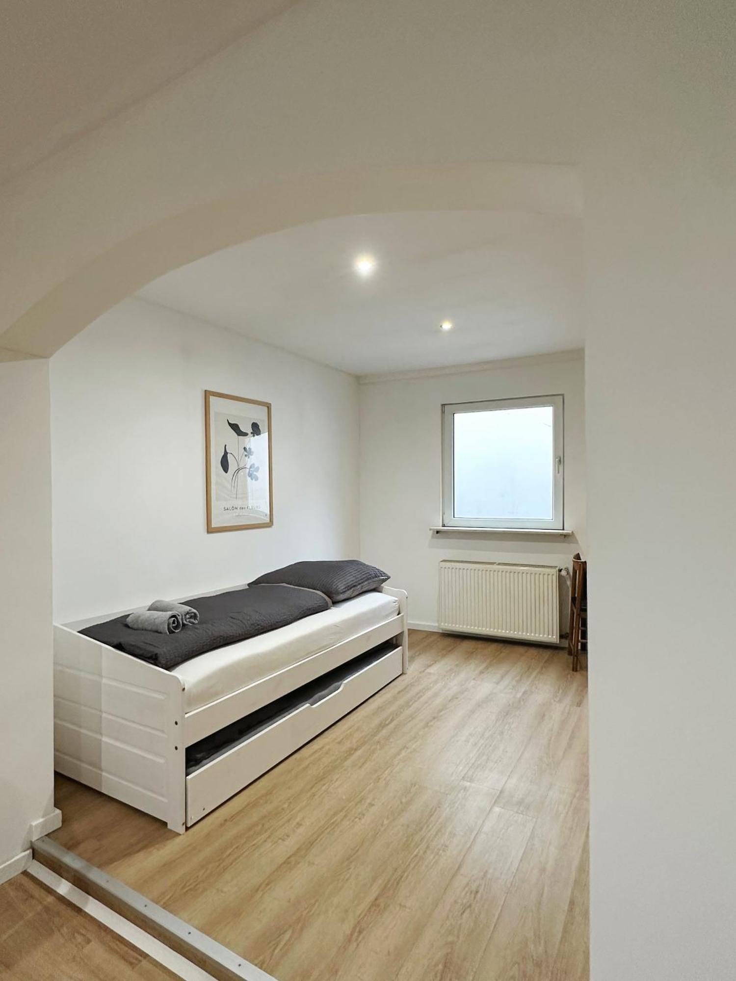 Zimmer In Reihenhaus Mit Terrasse ดุยส์บูร์ก ภายนอก รูปภาพ